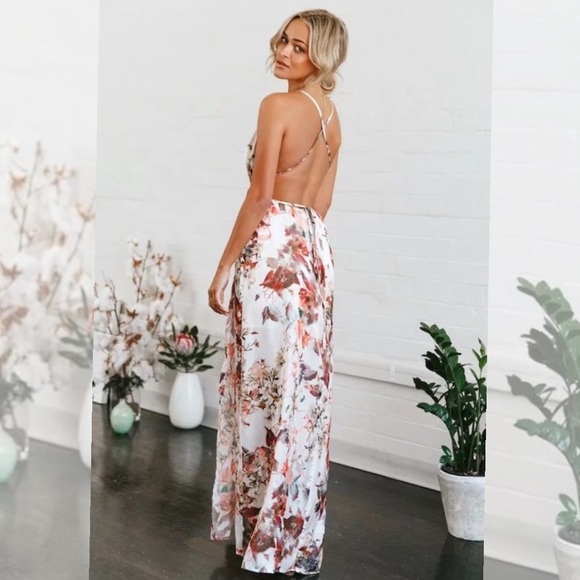 RE-STOCKED ⭐️ Amores Maxi Dress - Picture 2 of 6